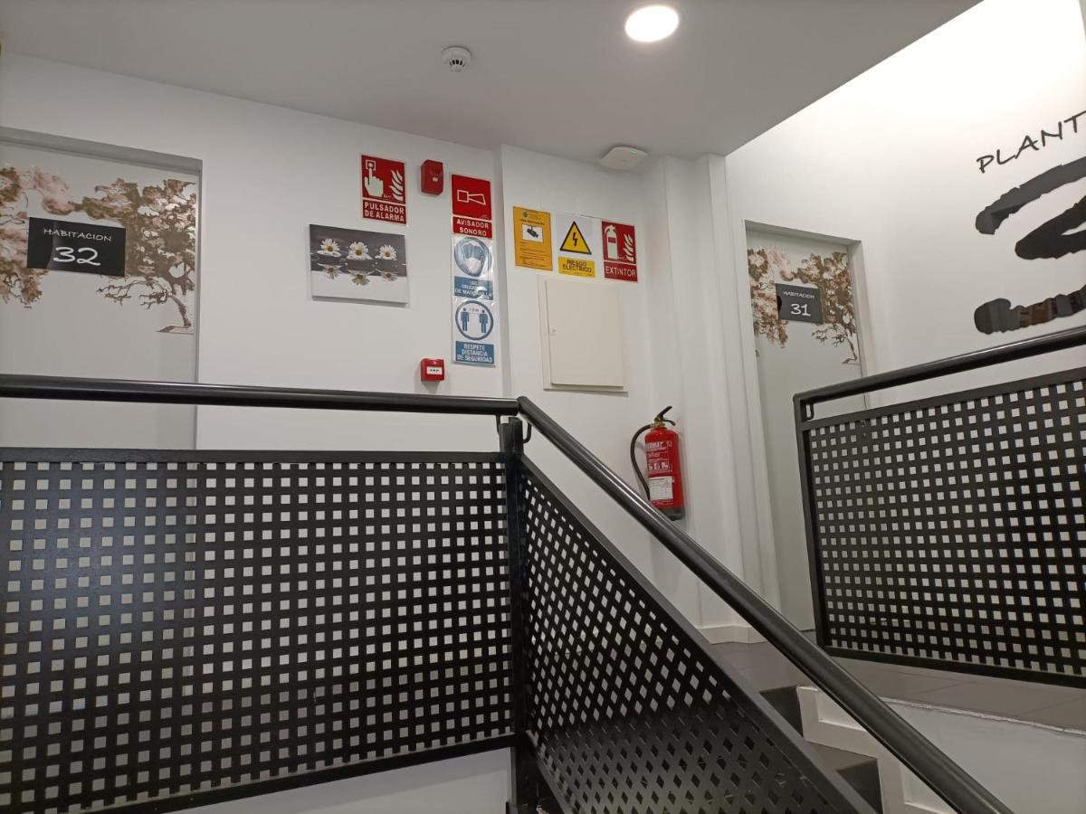 Hostal Las Encinas Villaviciosa de Odón Eksteriør bilde